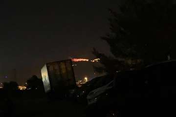 Incendio en la cumbre de Telde, visible desde la parte baja del municipio (FOTO TA, Efe, Francisco Javier Santana y Jesús Ruiz Mesa)